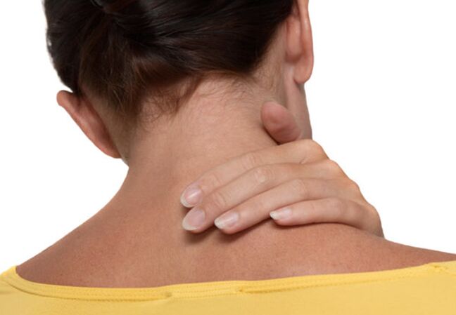 A dor no pescoço com osteocondrose da coluna cervical